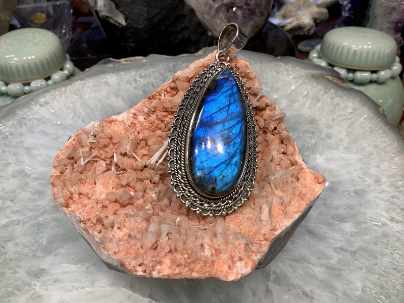 Blue labradorite outlet pendant