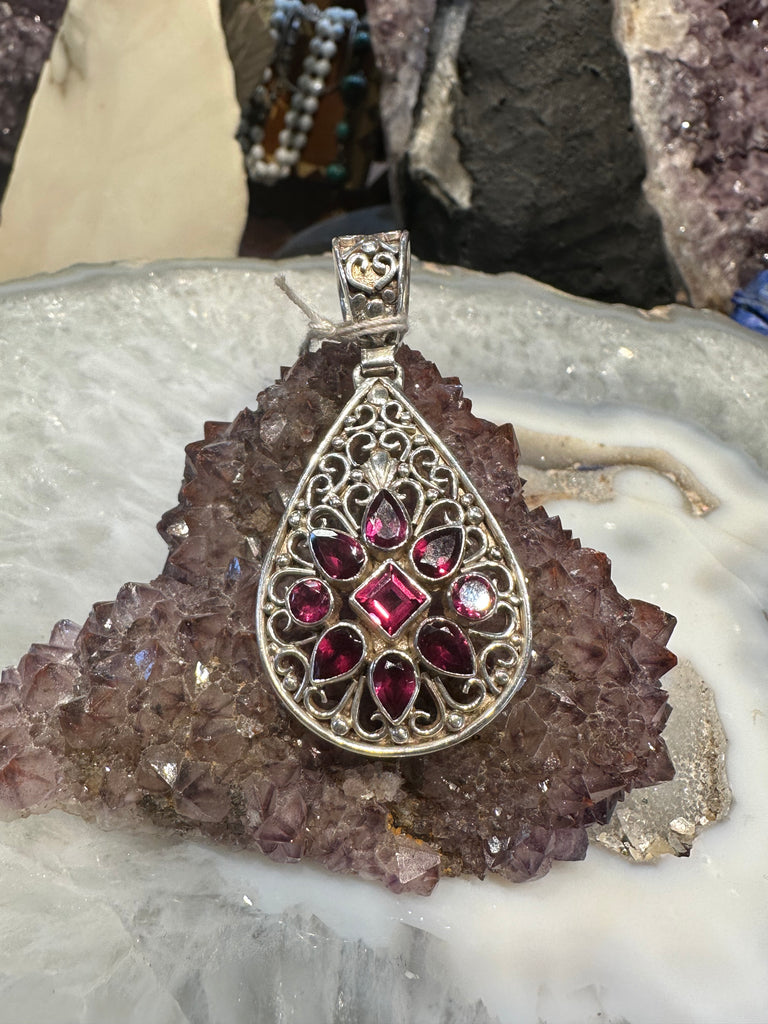 Rhodolite garnet Nepal sterling gemstone pendant