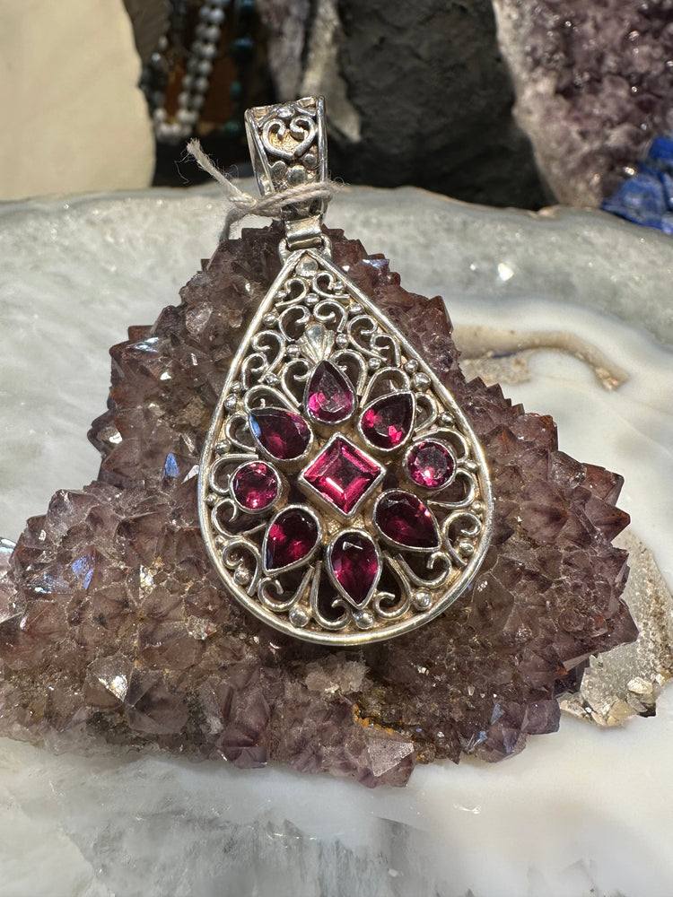 Rhodolite garnet Nepal sterling gemstone pendant