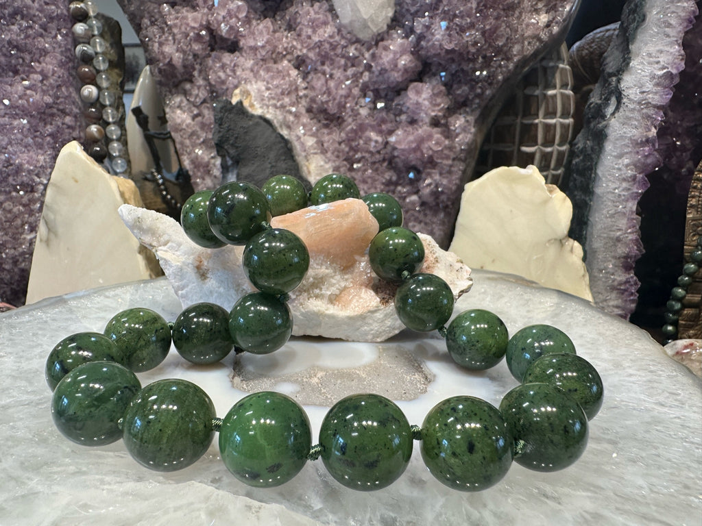 Gorgeous Green Nephrite Jade Round Knotted Gemstone Necklace (18mm)