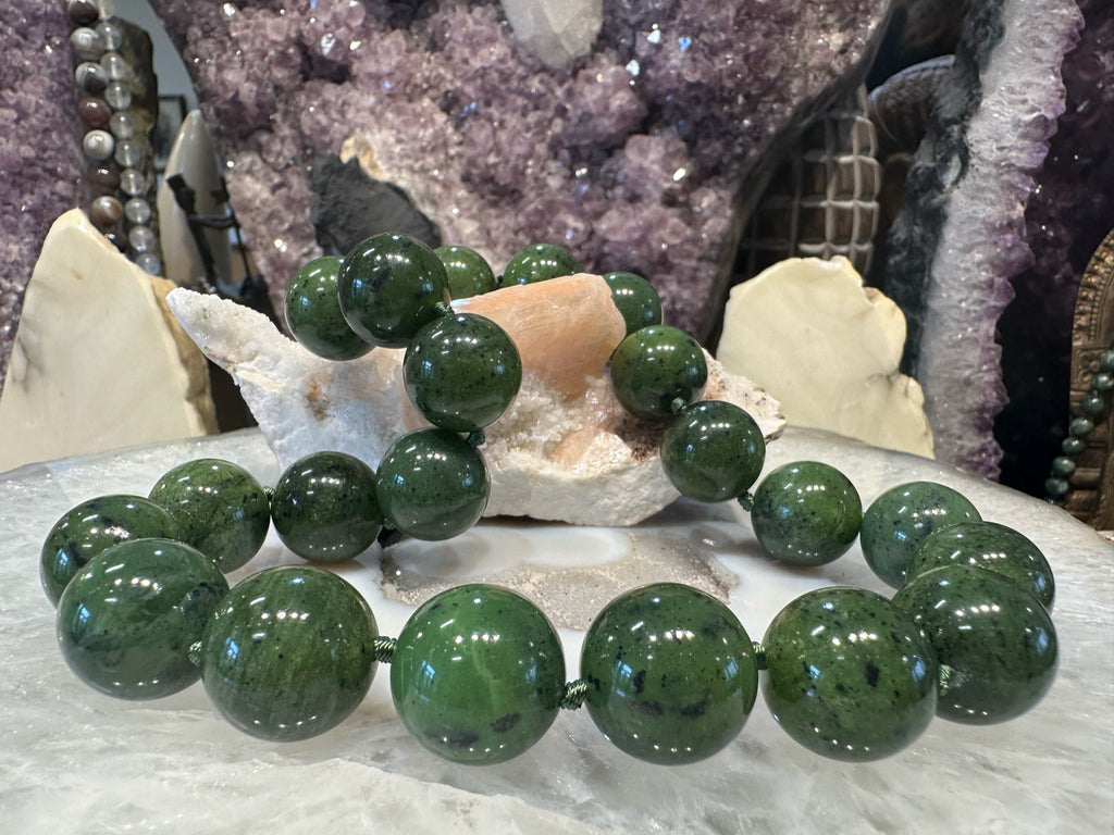 Gorgeous Green Nephrite Jade Round Knotted Gemstone Necklace (18mm)