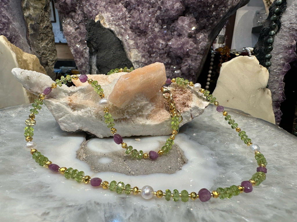 Gorgeous Gem peridot, star ruby & Freshwater Pearl gemstone necklace